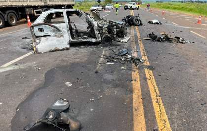 Colisão de carro com moto na Elyeser deixa 3 mortos