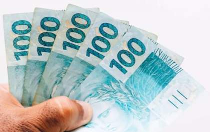 Idoso tem R$ 4 mil furtados após deixar mulher usar banheiro da casa dele