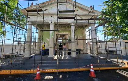 Pórtico do Cemitério da Saudade é revitalizado pela Prefeitura