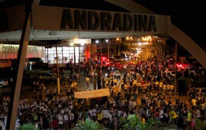 Manifestação em Andradina reúne milhares de pessoas