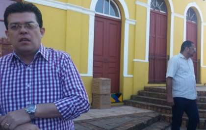 Prefeito diz que protestos vão acabar junto com a greve dos professores