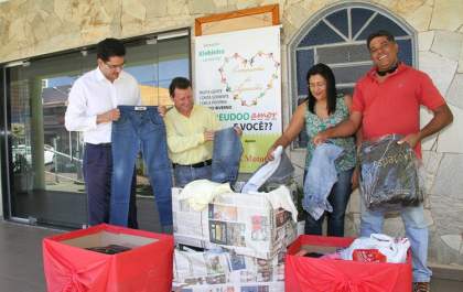 Vereador Klebinho entrega donativos de campanha do agasalho