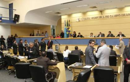Sete vereadores e ex-governador serão investigados por possível improbidade