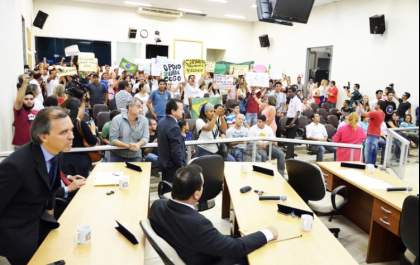 800 poderão “invadir” plenário da Câmara na sessão desta terça-feira