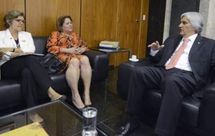 Delcídio busca recursos junto a ministérios para concluir obras na UFMS