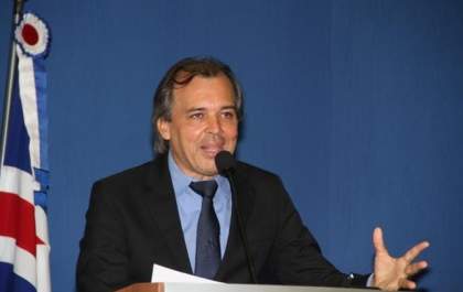 Beto Araújo busca explicações para morte de Sucuri na Lagoa
