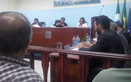 Oposição rejeita projetos e impõe nova derrota ao executivo municipal