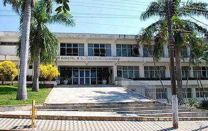 Funcionários e fornecedores da prefeitura de Tupi estão sem receber