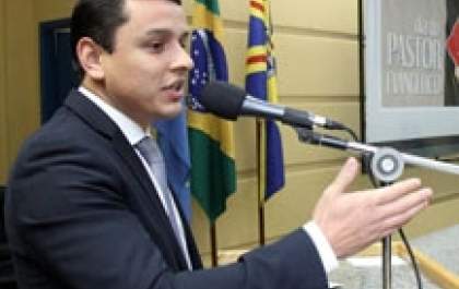 Bernal dá 'calote' na CPI do Calote e relator defende busca e apreensão de documentos