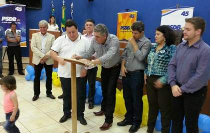 Vinte e cinco lideranças se filiam ao PSDB