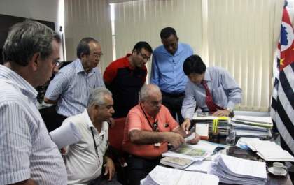 Jamil discute novos acessos para bairros da região leste com direção regional do DER