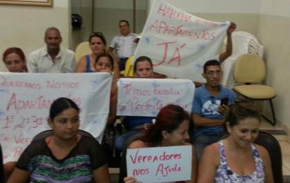 Sem-teto comparecem a? Ca?mara para protestar contra atraso no sorteio dos apartamentos do Residencial Orestinho