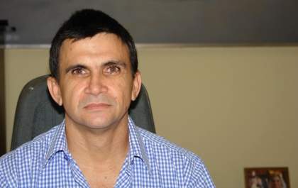 Jerry nega economia com transporte escolar