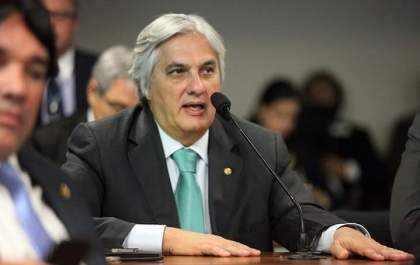 Delci?dio do Amaral, senador do PT, e? preso pela Poli?cia Federal