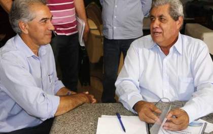 Reinaldo faz balanço do ano, promete economia em 2016 e 'cutuca' herança Puccinelli