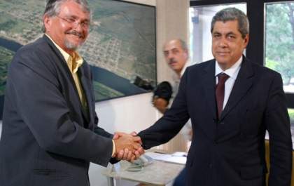 Ex-governadores fogem da raia e tentam emplacar desertores na Capital