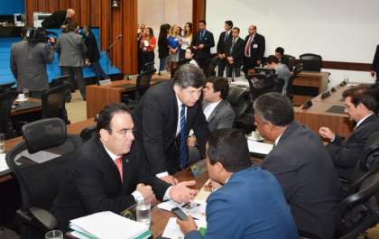 Parlamentares votam quatro projetos de lei na sessão desta quinta-feira