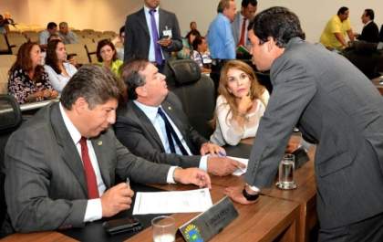 PMDB monta blocão com oito deputados estaduais na Assembleia