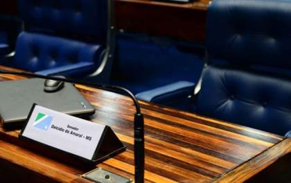 Delcídio ficará em prisão domiciliar e poderá frequentar o Senado