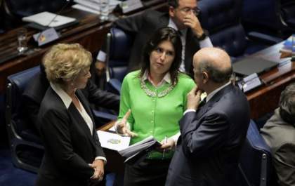 Simone apresenta PEC sobre pré-sal e consegue apoio de 60% dos senadores