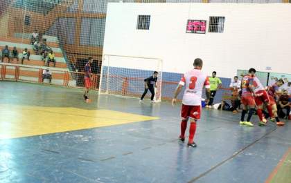 Equipes iniciam busca por vagas na grande final do Futsal de Férias que acontece sábado