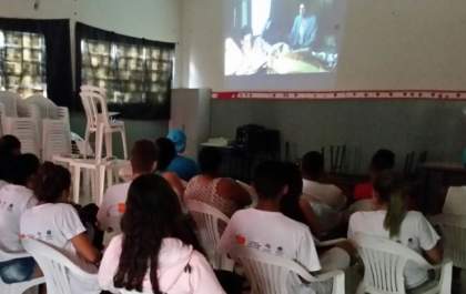 Programa Ação Jovem exibe filme para debater preconceito
