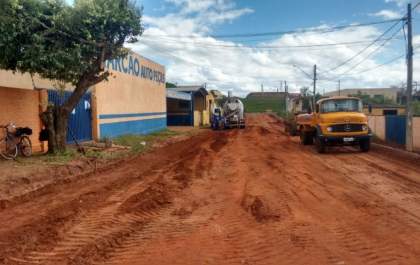 Hernani da Bahia acompanha asfaltamento na Vila Messias