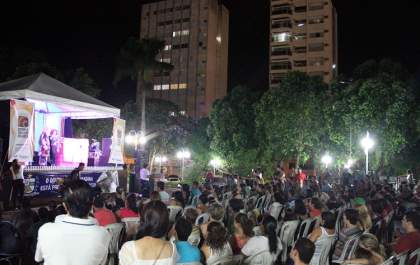 Peça com tema de adoção de animais abandonados faz a alegria das crianças
