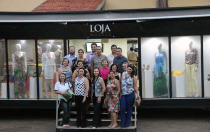 Governo de Andradina e Sebrae trazem carreta com loja modelo