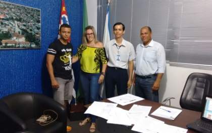 Hernani da Bahia requer revisão salarial e repasse do reajuste do Piso Nacional aos Professores Municipais