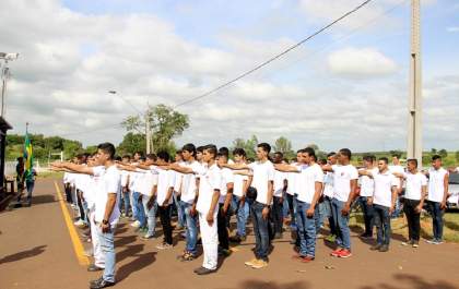 Após formação de turma do TG do Governo de Andradina, jovens recebem certificado de dispensa do serviço militar