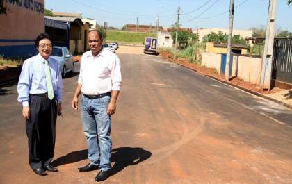 Hernani e Jamil vistoriam obras na Vila Messias