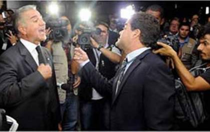 Em meio à bate-boca e tumulto, OAB entrega novo pedido de impeachment de Dilma