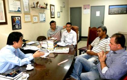 Jamil despacha com Gimenez e anuncia asfalto e mudanças no campo do PJ