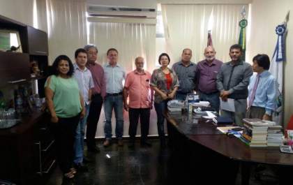 Vereadores se reúnem com prefeito e garantem direitos a bolsistas