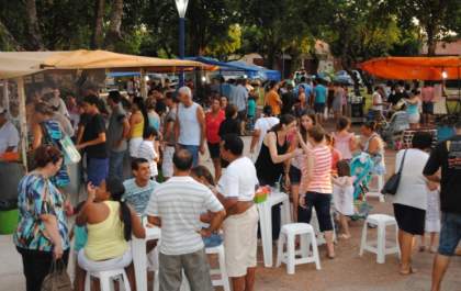 Makoto pede melhorias no calçamento da praça do Teodoro