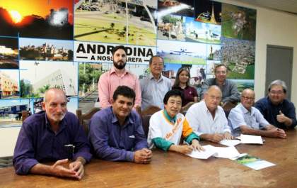 Jamil assina contrato para iluminação ornamental da praça João Leite