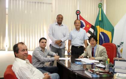 Assinado contrato para asfaltamento da rua Santa Amália