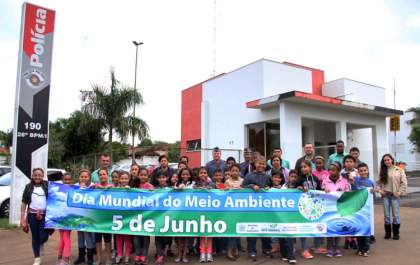 Governo de Andradina planta árvores no 28º BPMI em semana do Meio Ambiente