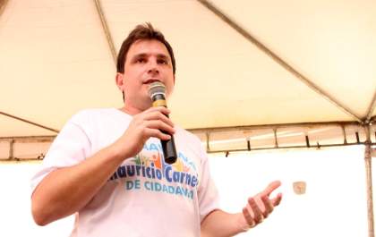 Maurício Carneiro solicita energia elétrica no Timboré