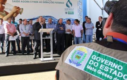 Reinaldo entrega R$ 4,6 milhões em obras e equipamentos para a Sanesul