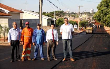 Jamil acompanha obras de pavimentação do PAC2 no Jardim Europa