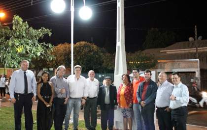 Governo de Andradina realizou ato inaugural de iluminação ornamental da praça João Leite