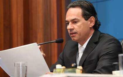 Projeto reserva vagas de estacionamento a mães com bebês no colo