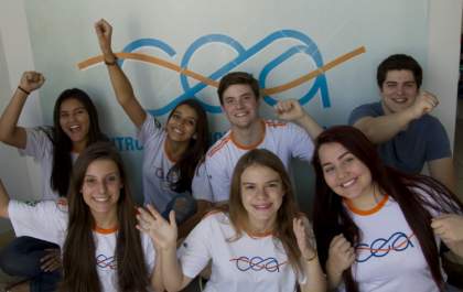 Alunos do CEA comemoram aprovações no vestibular