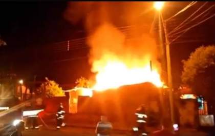 Homem com problemas mentais ateia fogo à própria casa na Mineira