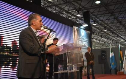 Reinaldo anuncia R$ 2,7 bilhões para melhorar logística no Estado