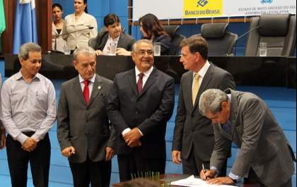 Governo assina cooperação com a Caixa e Ministério da Pesca para construção de moradias a pescadores