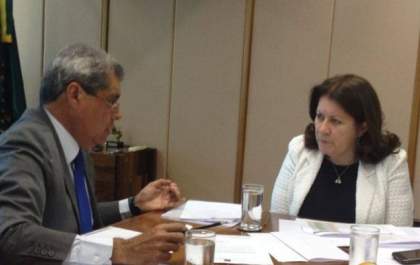 Governador discute conclusão do anel ferroviário em TL com ministra de planejamento