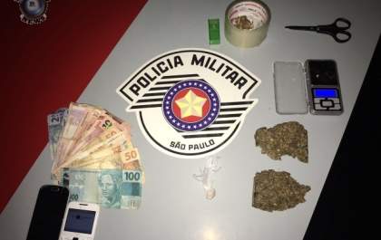 Mãe e filha são presas a serviço do tráfico de drogas